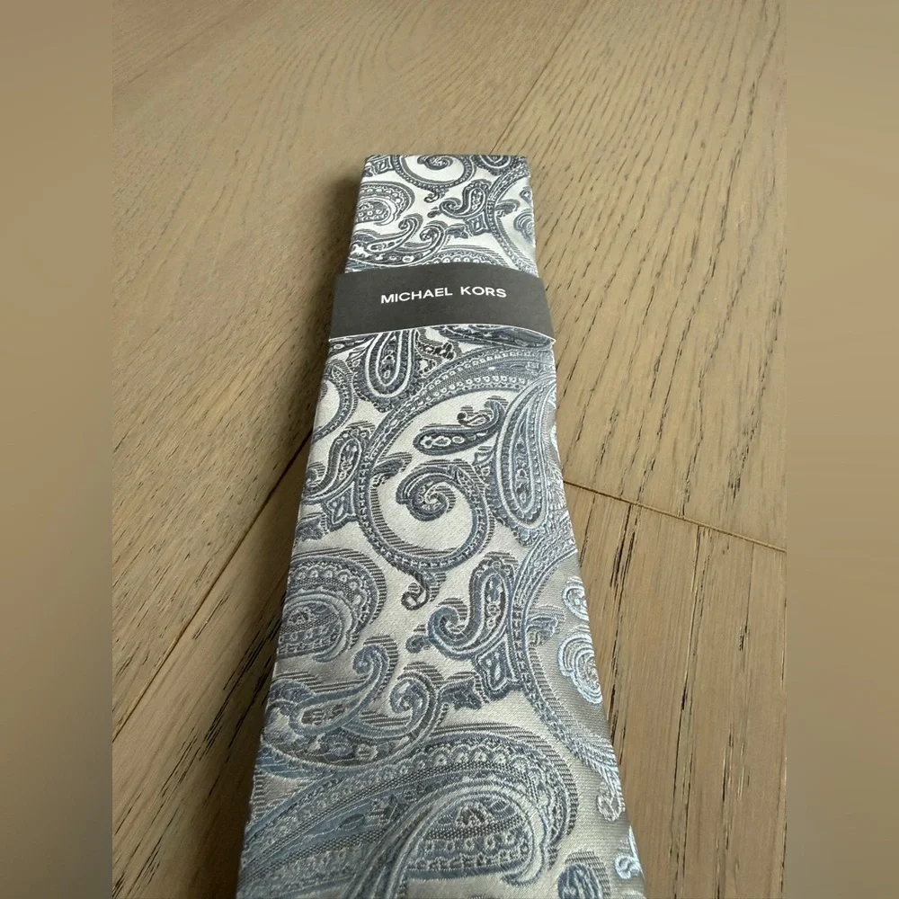 NWT Michael Kors Gray Kowal Paisley Men's Tie